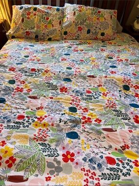Kate Spade Cat in the Garden Queen Size Comforter Set - Bright Garden Print